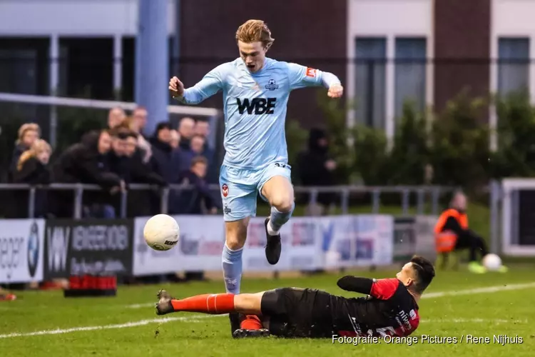 Rijnsburgse Boys na rust langs De Treffers
