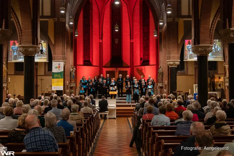 Het kerkdak ging er vanaf bij het korenfestival
