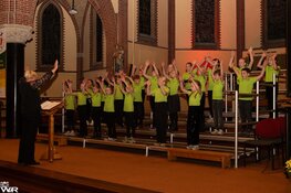 Het kerkdak ging er vanaf bij het korenfestival