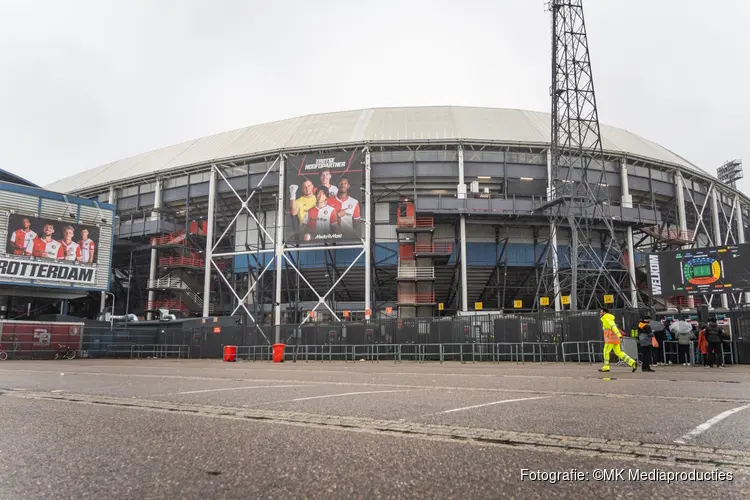 Excellerende Ueda helpt Feyenoord aan ruime zege op PEC Zwolle