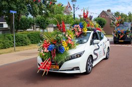 Katwijk Rijd(t) Mee presenteert zich aan inwoners tijdens Rijnsburgse Flower Parade